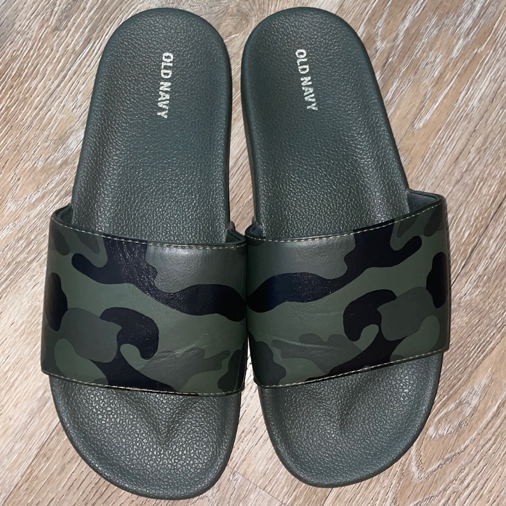 Old navy camo slides